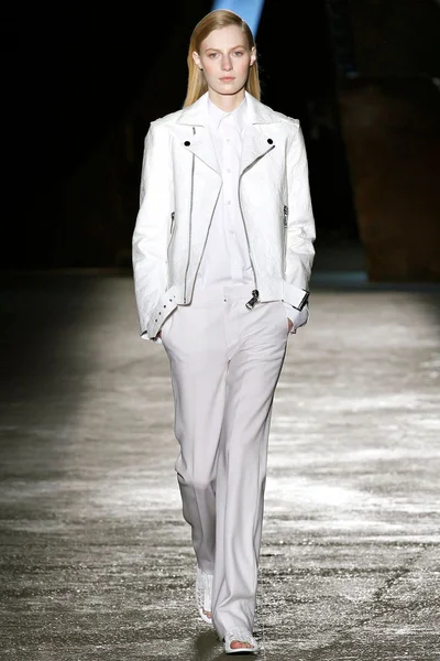 Look 27